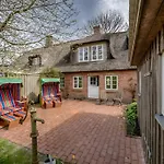 Westertilli 8 Reetdachhaus Mit * بيلفورن