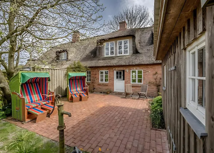 Westertilli 8 Reetdachhaus Mit * Pellworm